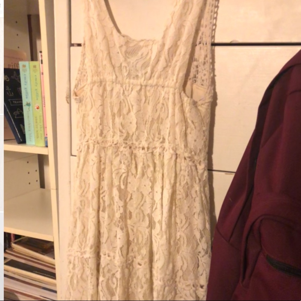 Lace Dress - Picture 3 of 4